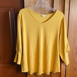 Women's Mustard V-Neck 3/4 Sleeve Knit Top